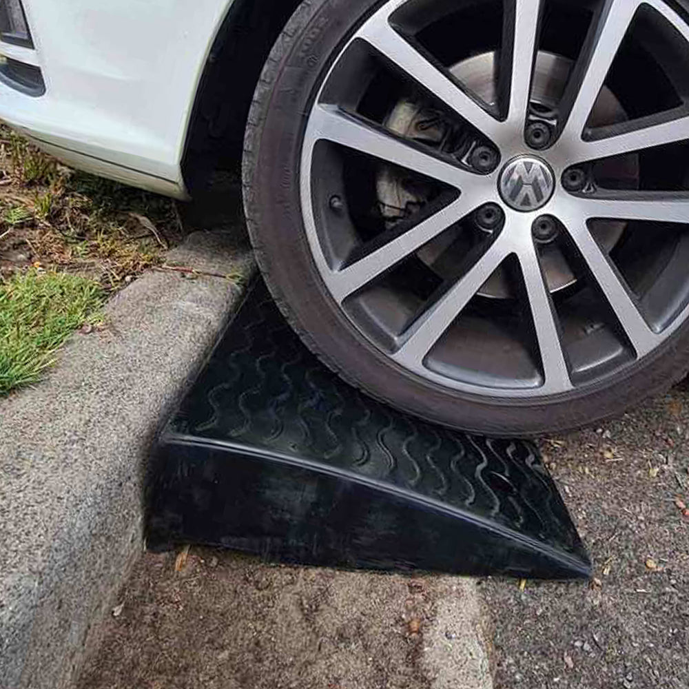 Heavy Duty Solid Rubber Kerb Ramp Black