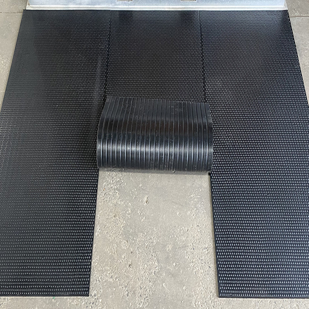 Heavy Duty Commercial Grade Rubber Horse Mats Non Slip Bubble Top Large Mat 2m x 1m