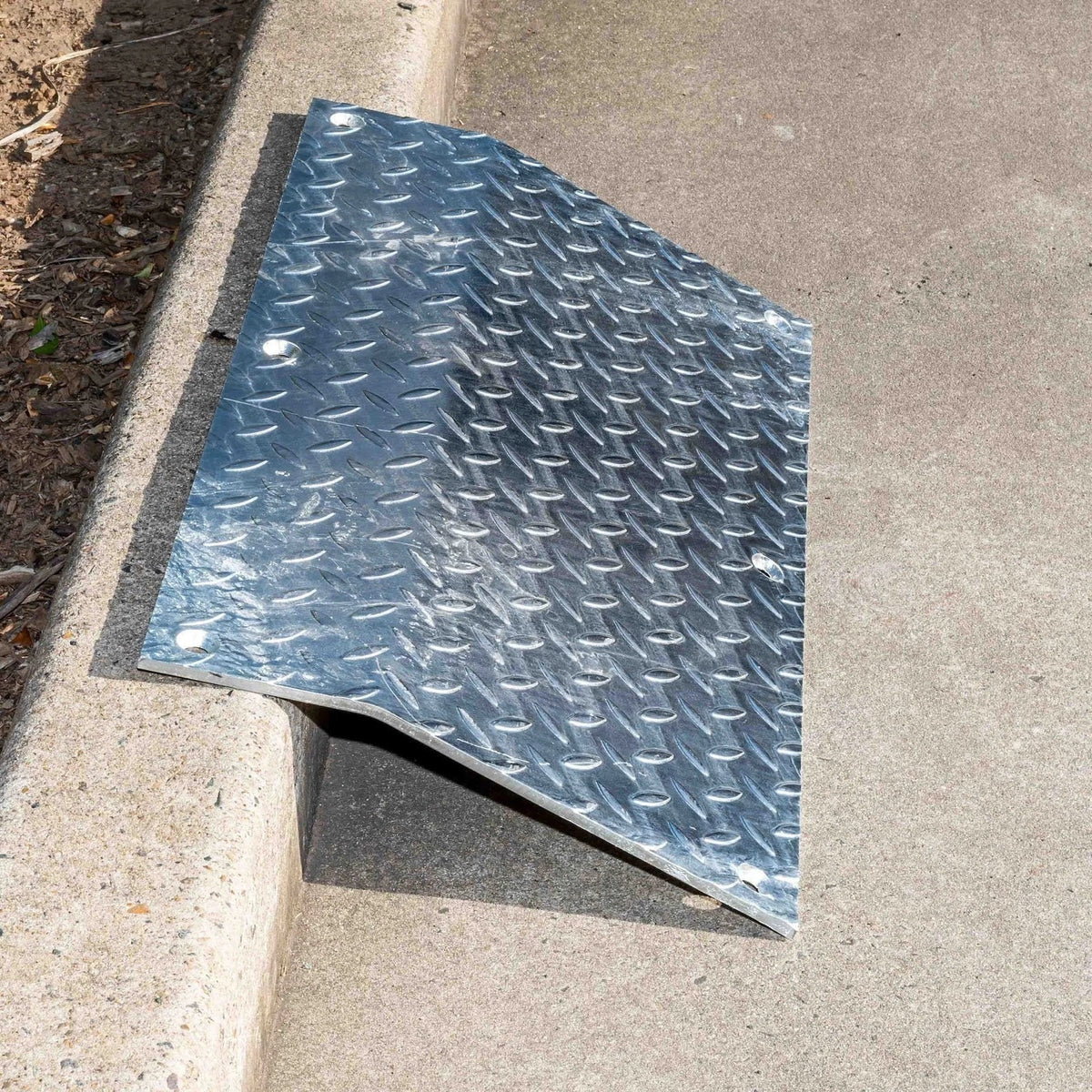 Commercial Kerb Ramp Steel Plate Galvanised Steel Driveway Kerb Ramp P ...