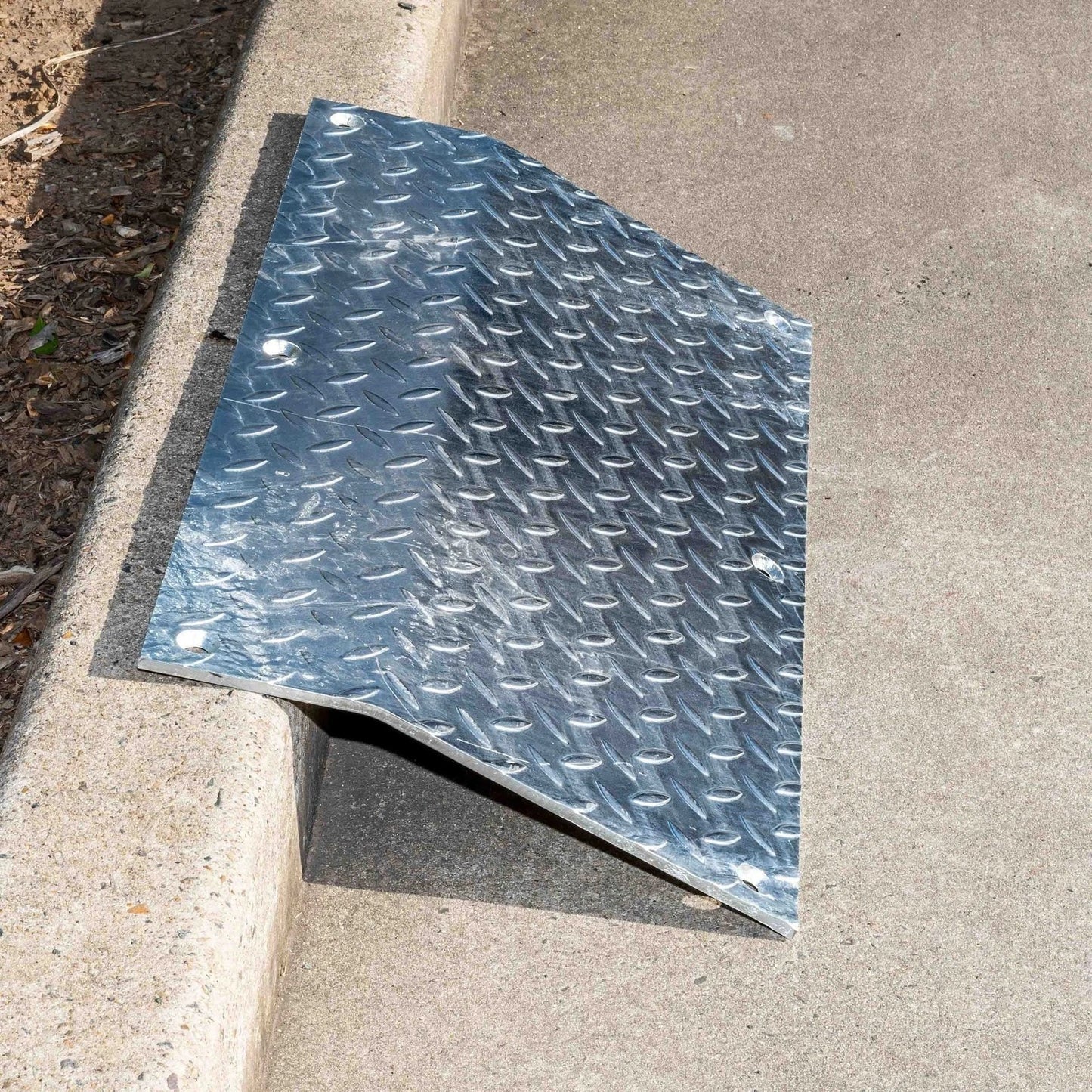 Commercial Kerb Ramp Steel Plate Galvanised Steel Driveway Kerb Ramp Plate